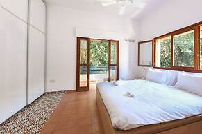 Spacious 3BR Penthouse w Rooftop