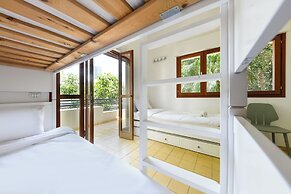 Spacious 3BR Penthouse w Rooftop