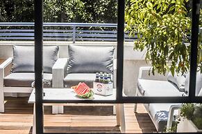 Spacious 3BR Penthouse w Rooftop