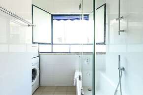 Spacious 3BR Penthouse w Rooftop