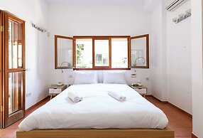 Spacious 3BR Penthouse w Rooftop