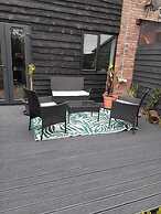 1-bed Apartment - Sleeps 2 & Private Parking