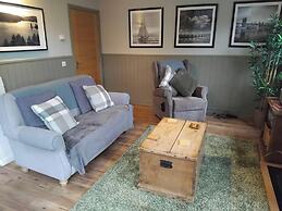 1-bed Apartment - Sleeps 2 & Private Parking