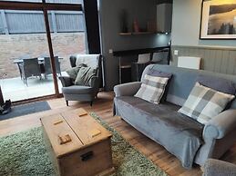 1-bed Apartment - Sleeps 2 & Private Parking