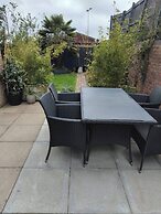 1-bed Apartment - Sleeps 2 & Private Parking