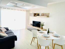 Enjoy Sunsets at Fully Equipped 2BR Oceanside View