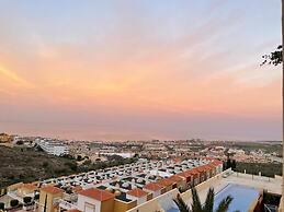 Enjoy Sunsets at Fully Equipped 2BR Oceanside View