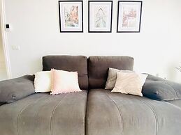 Enjoy Sunsets at Fully Equipped 2BR Oceanside View