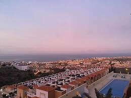 Enjoy Sunsets at Fully Equipped 2BR Oceanside View