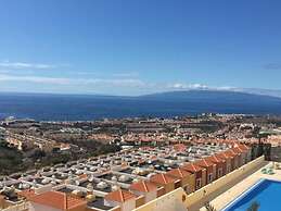 Enjoy Sunsets at Fully Equipped 2BR Oceanside View