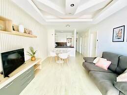 Enjoy Sunsets at Fully Equipped 2BR Oceanside View