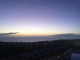 Enjoy Sunsets at Fully Equipped 2BR Oceanside View