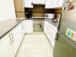 Enjoy Sunsets at Fully Equipped 2BR Oceanside View