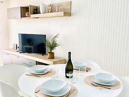 Enjoy Sunsets at Fully Equipped 2BR Oceanside View