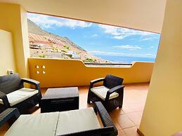 Enjoy Sunsets at Fully Equipped 2BR Oceanside View