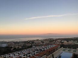 Enjoy Sunsets at Fully Equipped 2BR Oceanside View