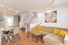 Aqua Vista 2 bed Penthouse With Great Views