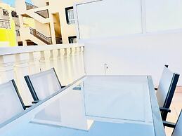 Spacious 2 BR Golden Apartment