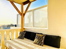 Spacious 2 BR Golden Apartment