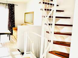 Spacious 2 BR Golden Apartment