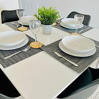 Modern Trendy 1BR Ground Floor Apartment