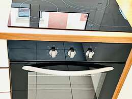 Modern Trendy 1BR Ground Floor Apartment