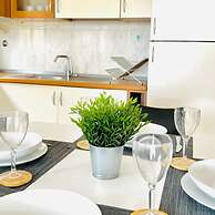 Modern Trendy 1BR Ground Floor Apartment