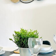 Modern Trendy 1BR Ground Floor Apartment