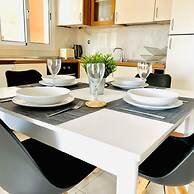 Modern Trendy 1BR Ground Floor Apartment