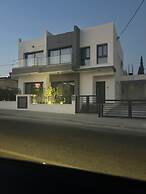 Cozy 3 Bedroom Villa Close to the Beach