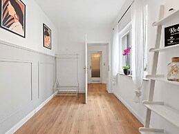 SKY9 Apartments District 18