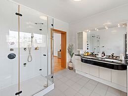 SKY9 Apartments District 18