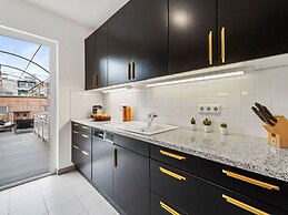 SKY9 Apartments District 18