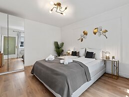 SKY9 Apartments District 18