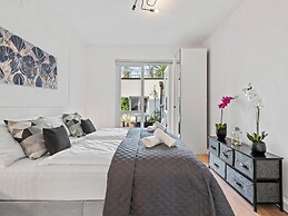 SKY9 Apartments District 18