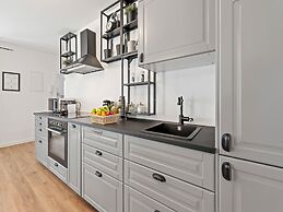 SKY9 Apartments District 18