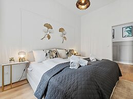 SKY9 Apartments District 18