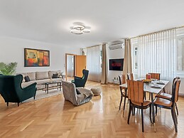 SKY9 Apartments District 18