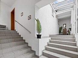 SKY9 Apartments District 18