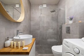 Dietla Apartment With A/C by Renters