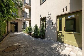 Dietla Apartment With A/C by Renters