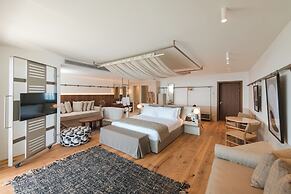 Folie Marine Beach Hotel & Club