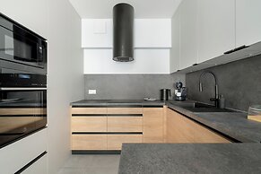 Modern Apartment With Parking by Renters