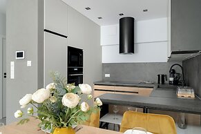 Modern Apartment With Parking by Renters