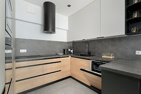 Modern Apartment With Parking by Renters