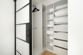 Modern Apartment With Parking by Renters