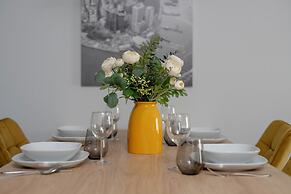 Modern Apartment With Parking by Renters