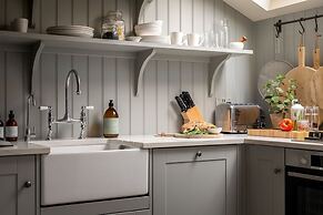 Charming Mews House in Historic Winchester