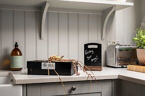 Charming Mews House in Historic Winchester