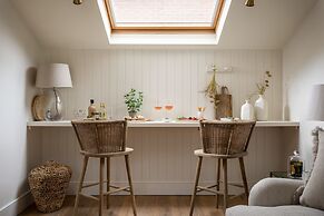 Charming Mews House in Historic Winchester